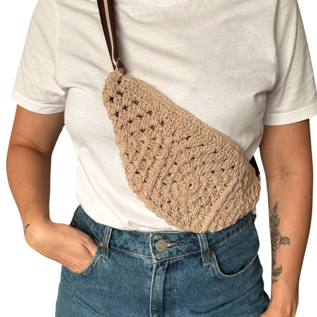 Bolsa de crochê artesanal marrom