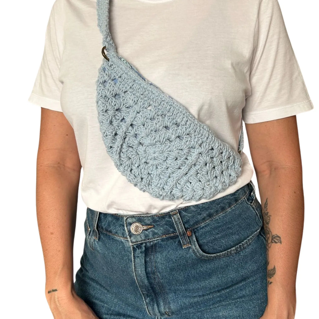 Pochete de Crochê Artesanal com Alça Trocável